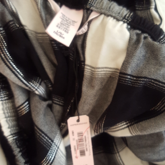 Victoria's secret pajama set large - Picture 7 of 7